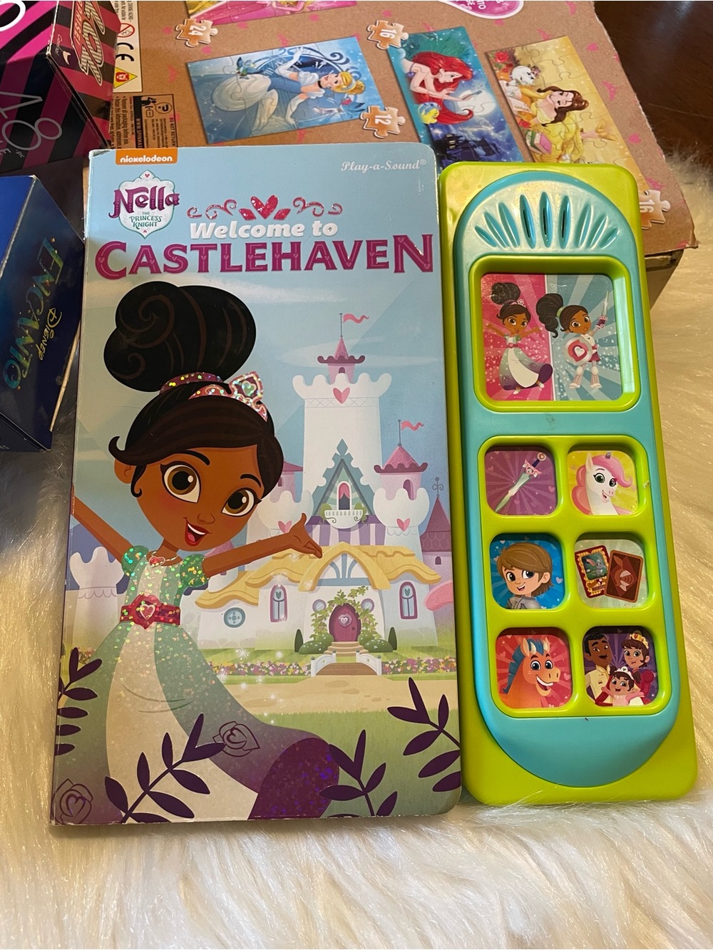 Puzzles & Book Bundle - Picture 2 of 16